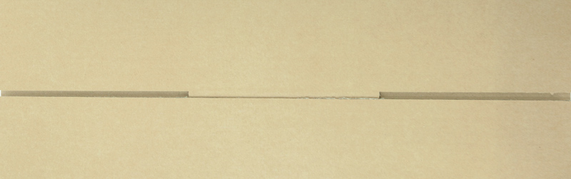 Wellkiste aus Wellpapp Karton mit Leim verschlossen Detailansicht